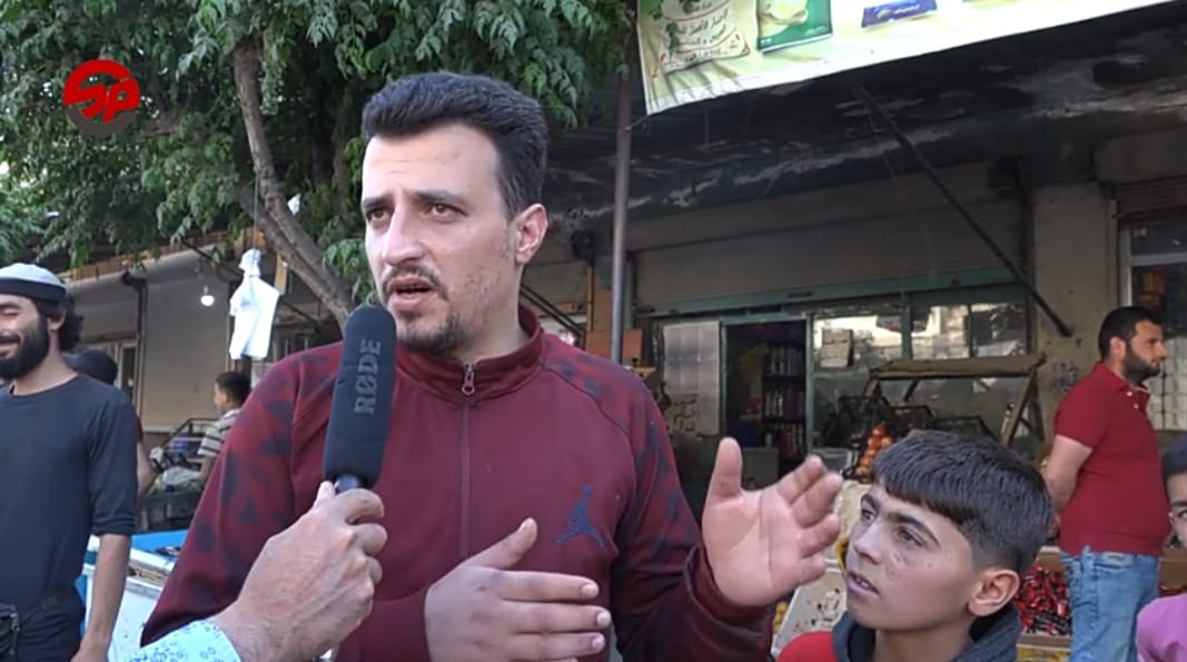 ” لك أي عيد عم تسألني عليه؟ اي اذا الولد طلب مني بسكويتة ما بقدر جبلو ياها ، ما في عييد ما في عيد “.