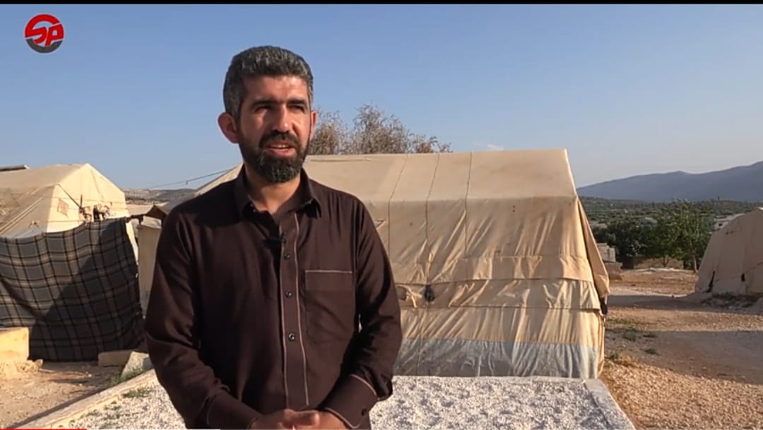 في حر الصيف تبدأ معاناة السوريين في مخيمات النزوج، تهترئُ الخيام وتنتشر الحشرات وتزداد الحاجة للماء..شاهد تقريرنا