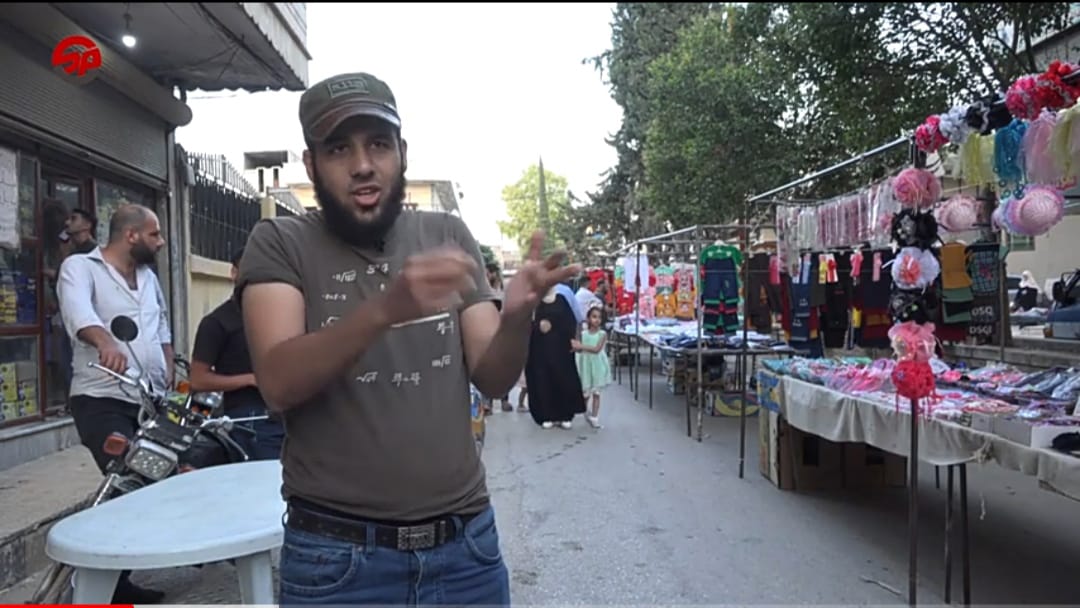 “والله الأسواق فاضية لاحدا عم يشتري ولا حدا عم يبيع ليكنا عم نكش دبان” أراء بعض الأهالي والباعة بأجواء #عيد_الأضحى في مدينة أرمناز شمال غرب #إدلب..