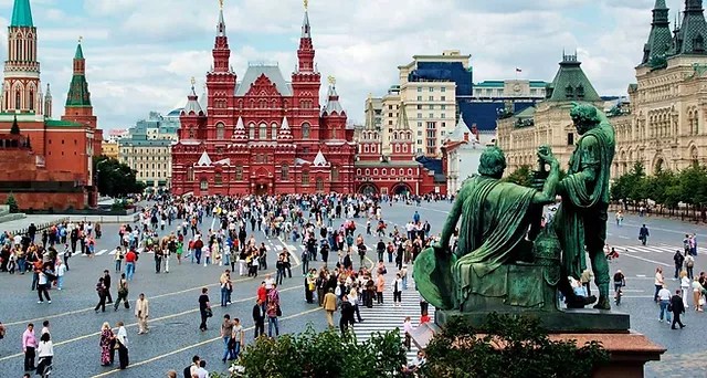 أم ترمي ابنتها من الطابق الحادي عشر..ماذا حصل لها؟