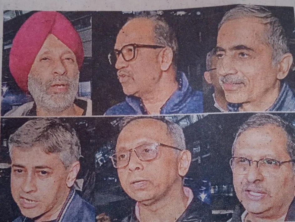 Eight former Indian soldiers imprisoned in Qatar released.क़तर में गिरफ्तार आठ नौ सैनिक छोड़े गए