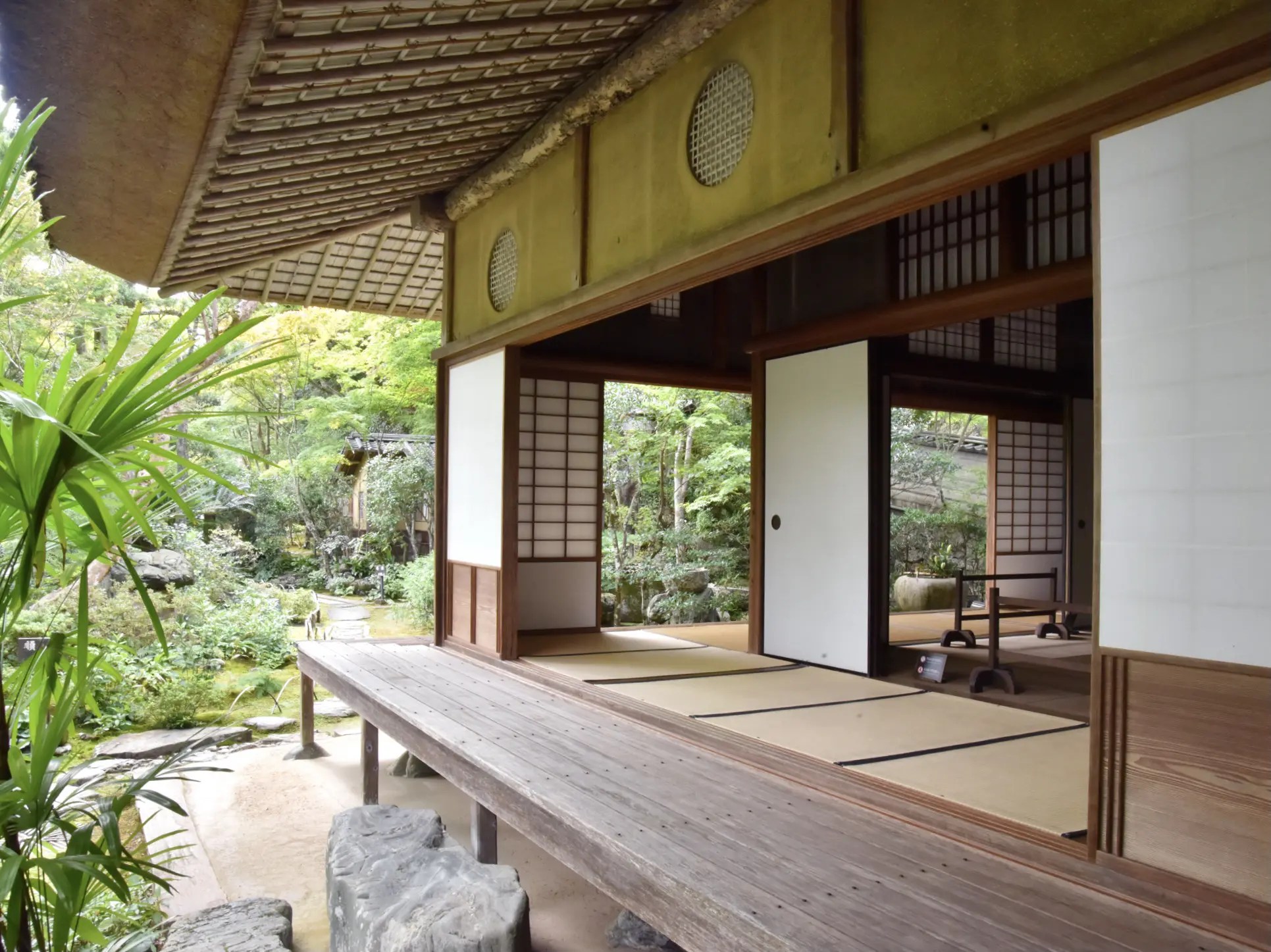 中室田の接吻道祖神 | ニッポン旅マガジン