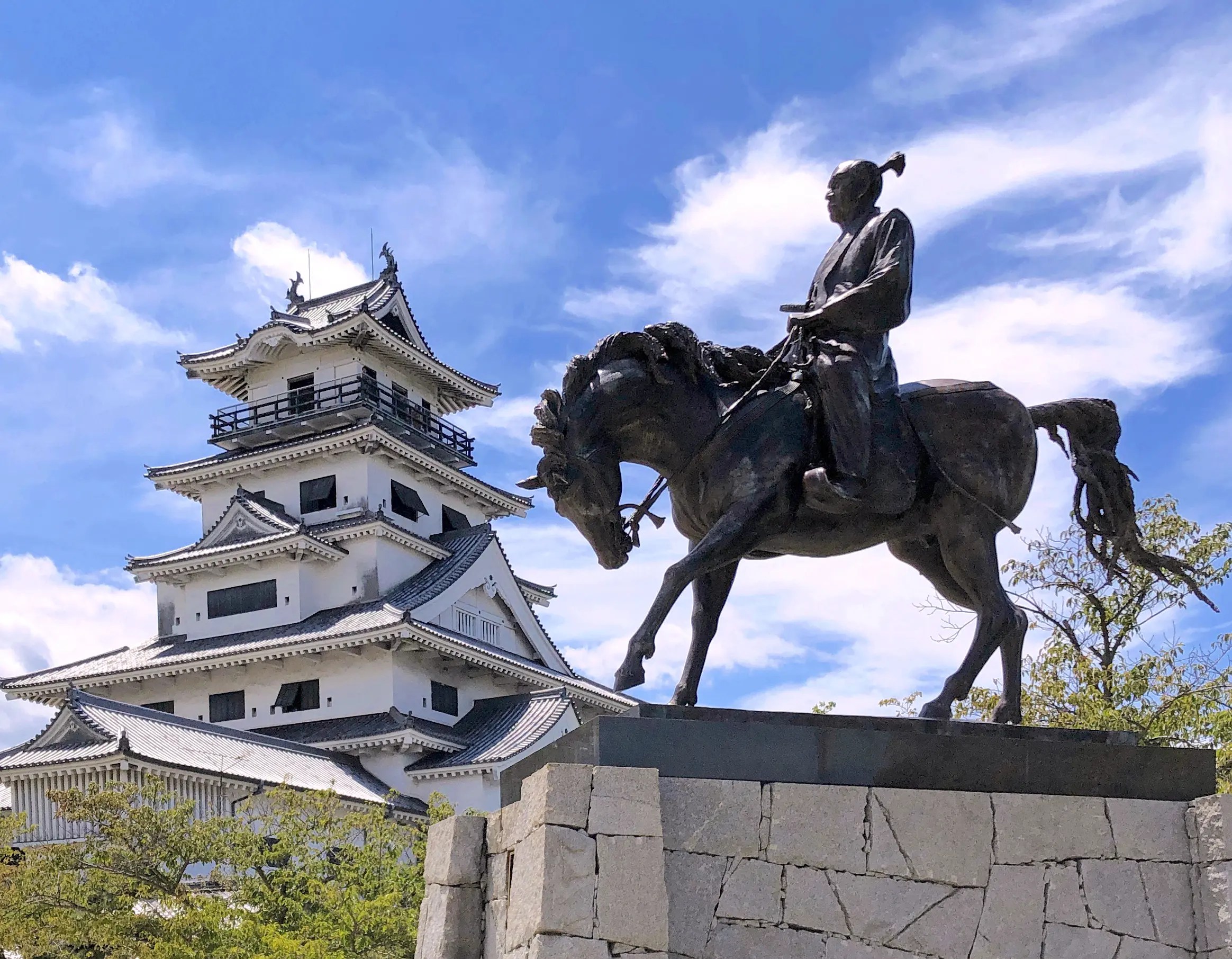 今治城・藤堂高虎公像 | ニッポン旅マガジン