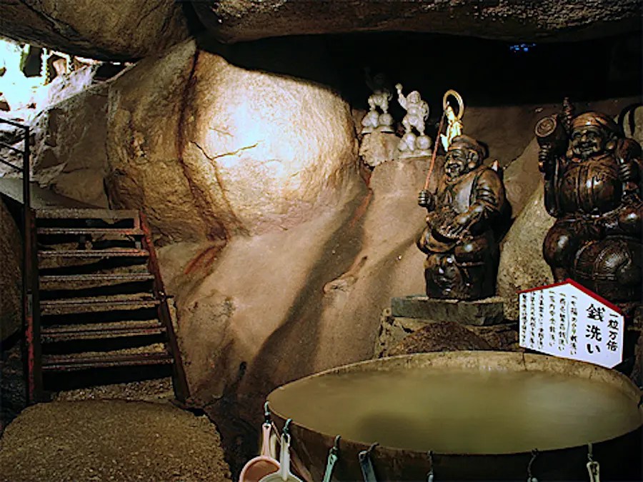 岩戸山風天洞 | ニッポン旅マガジン