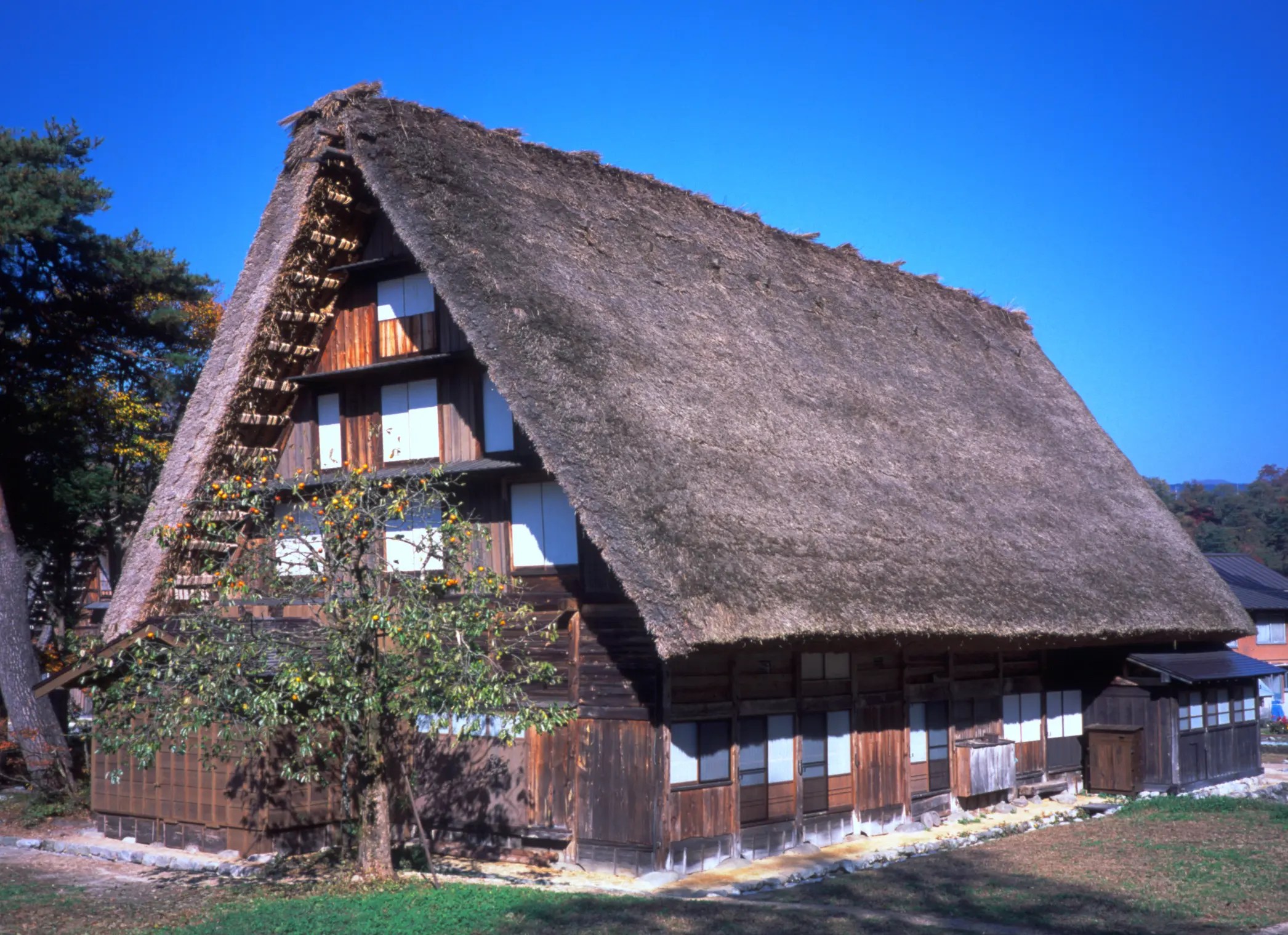 輪島塗　漆塗　金箔塗り　合掌造り　岐阜県白川郷モチーフ 長瀬家 | ニッポン旅マガジン