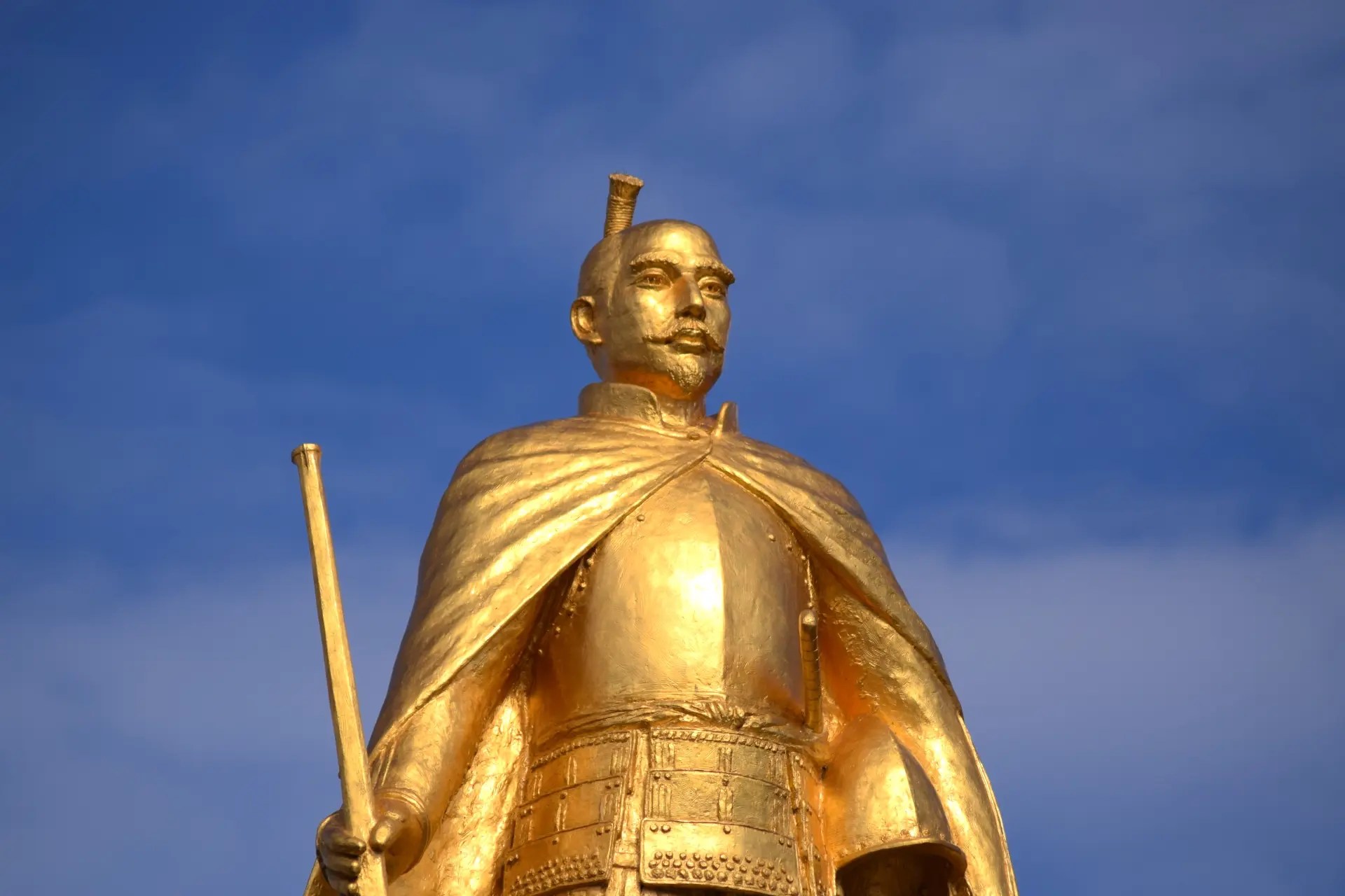 織田信長公像 信長ゆめ広場・黄金の信長公像 | ニッポン旅マガジン
