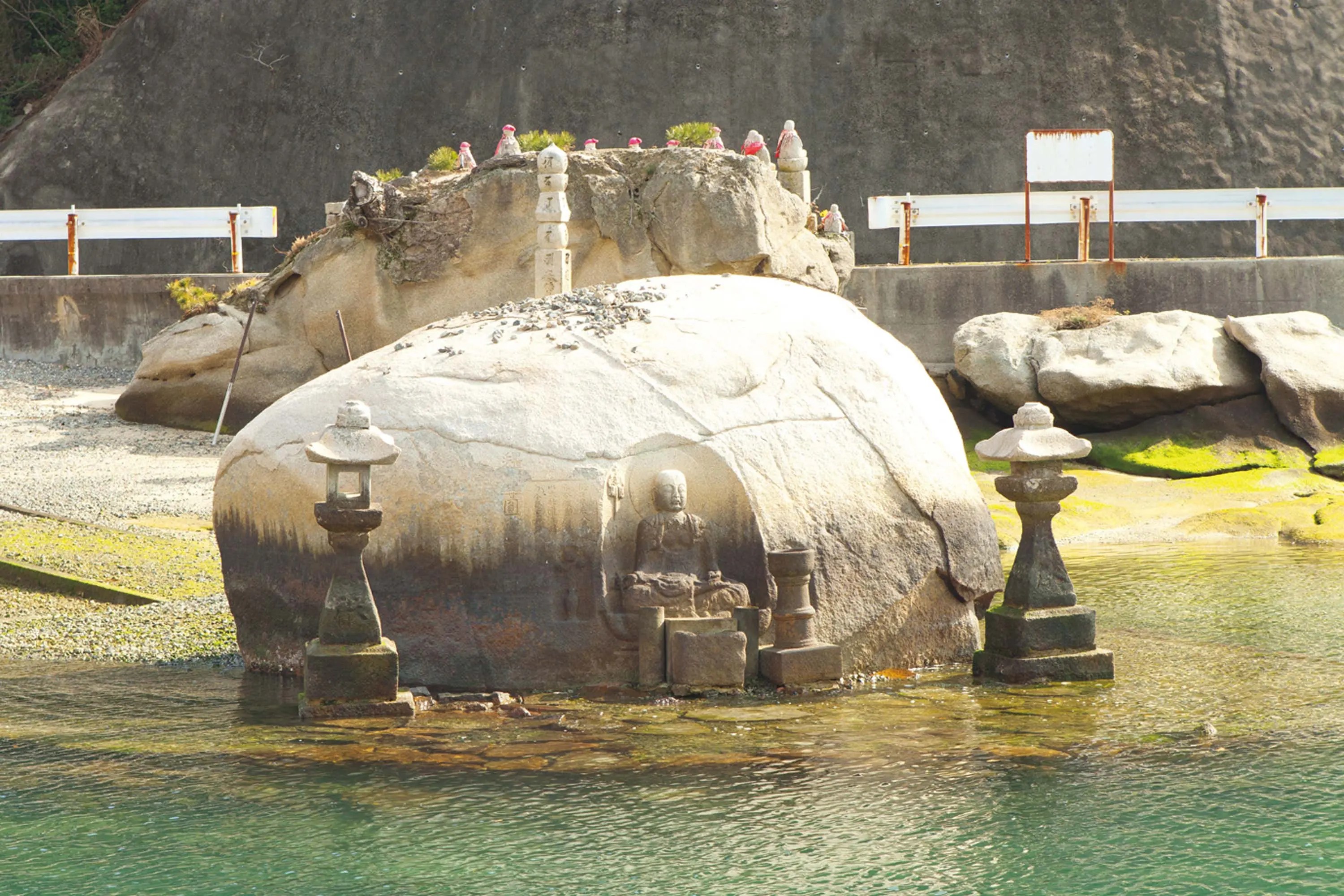 磨崖和霊石地蔵 | ニッポン旅マガジン