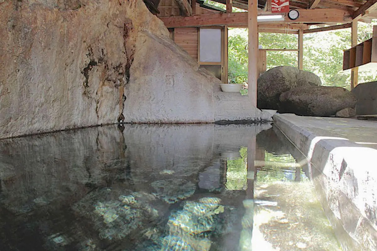 木賊温泉岩風呂 | ニッポン旅マガジン