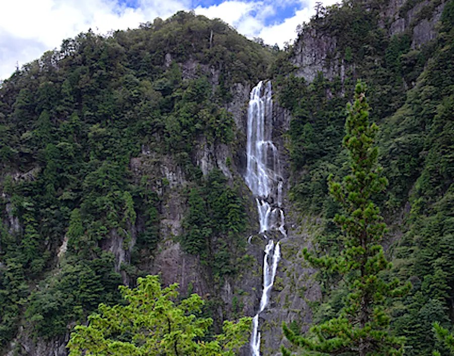 中の滝 | ニッポン旅マガジン
