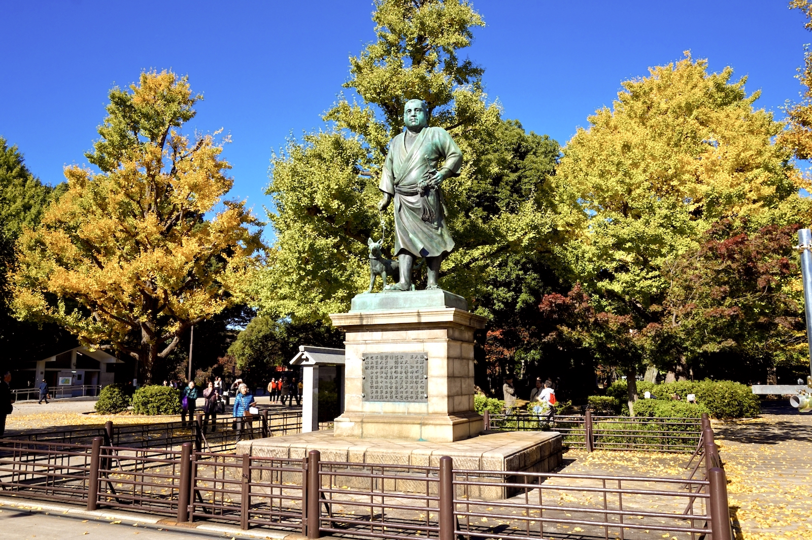 現代を見つめる西郷隆盛像（西郷公園） | ニッポン旅マガジン