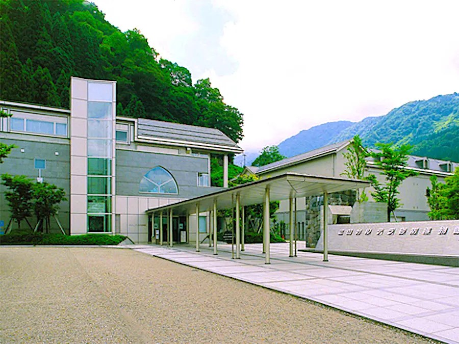 中室田の接吻道祖神 | ニッポン旅マガジン