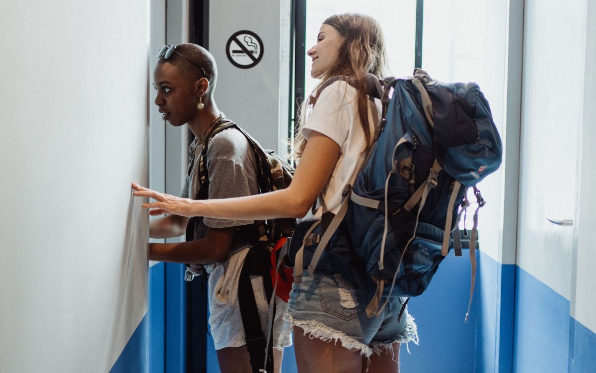Avoid surprises when you're booking a hostel room. Photo: Ketut Subiyanto/CC/pexels