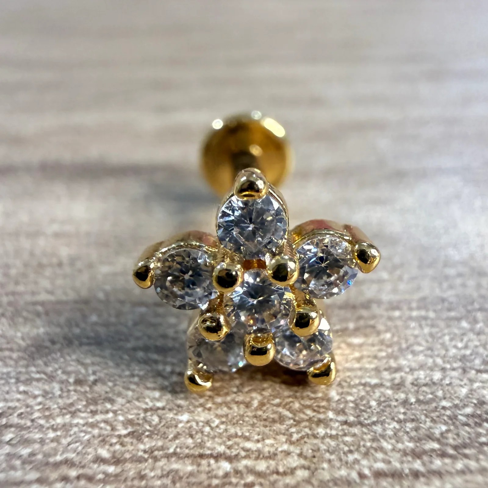 Line - Labret interne doré avec une fleur ornementé de cristaux – Image 2