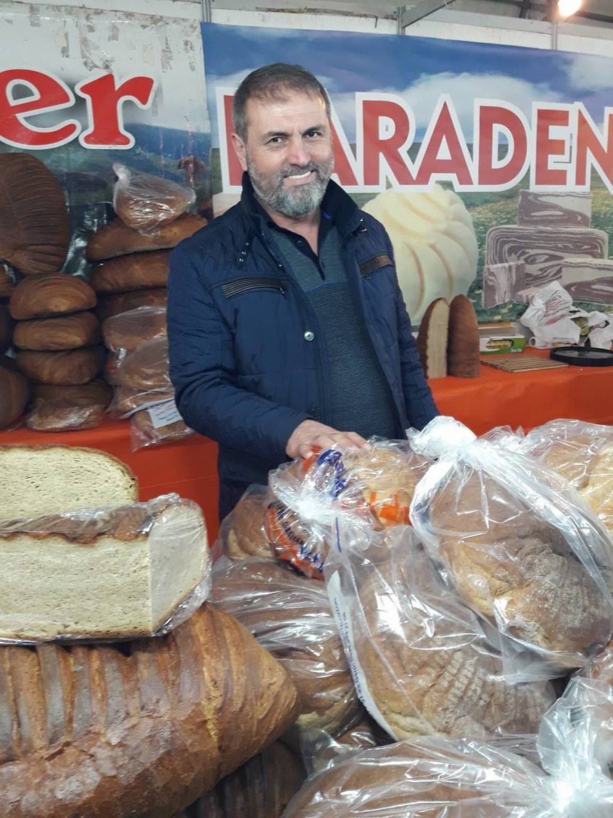 Хлеб гигантских размеров из местности Trabzon