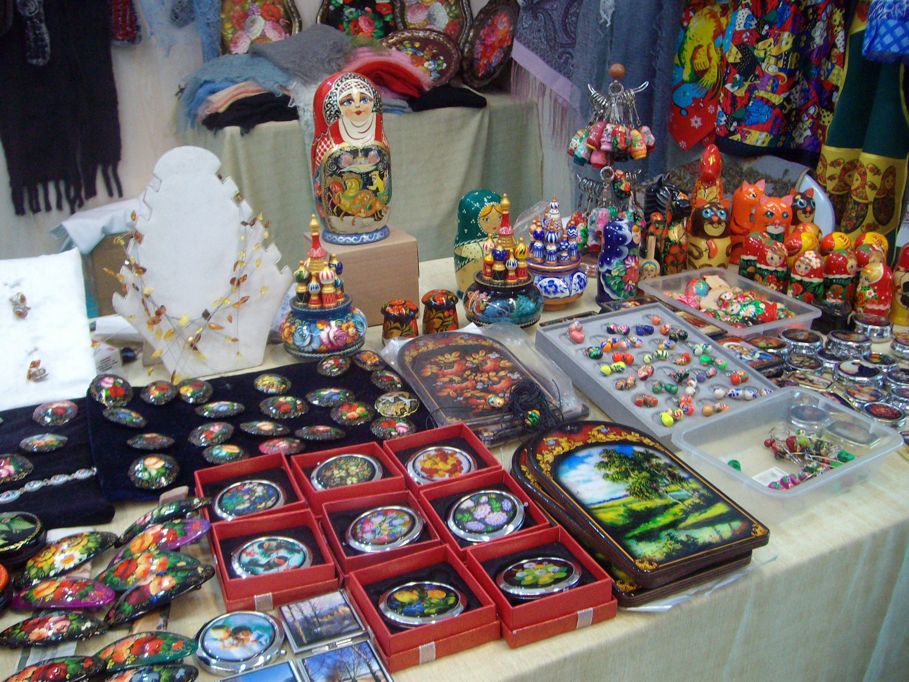 Стенд российских сувениров