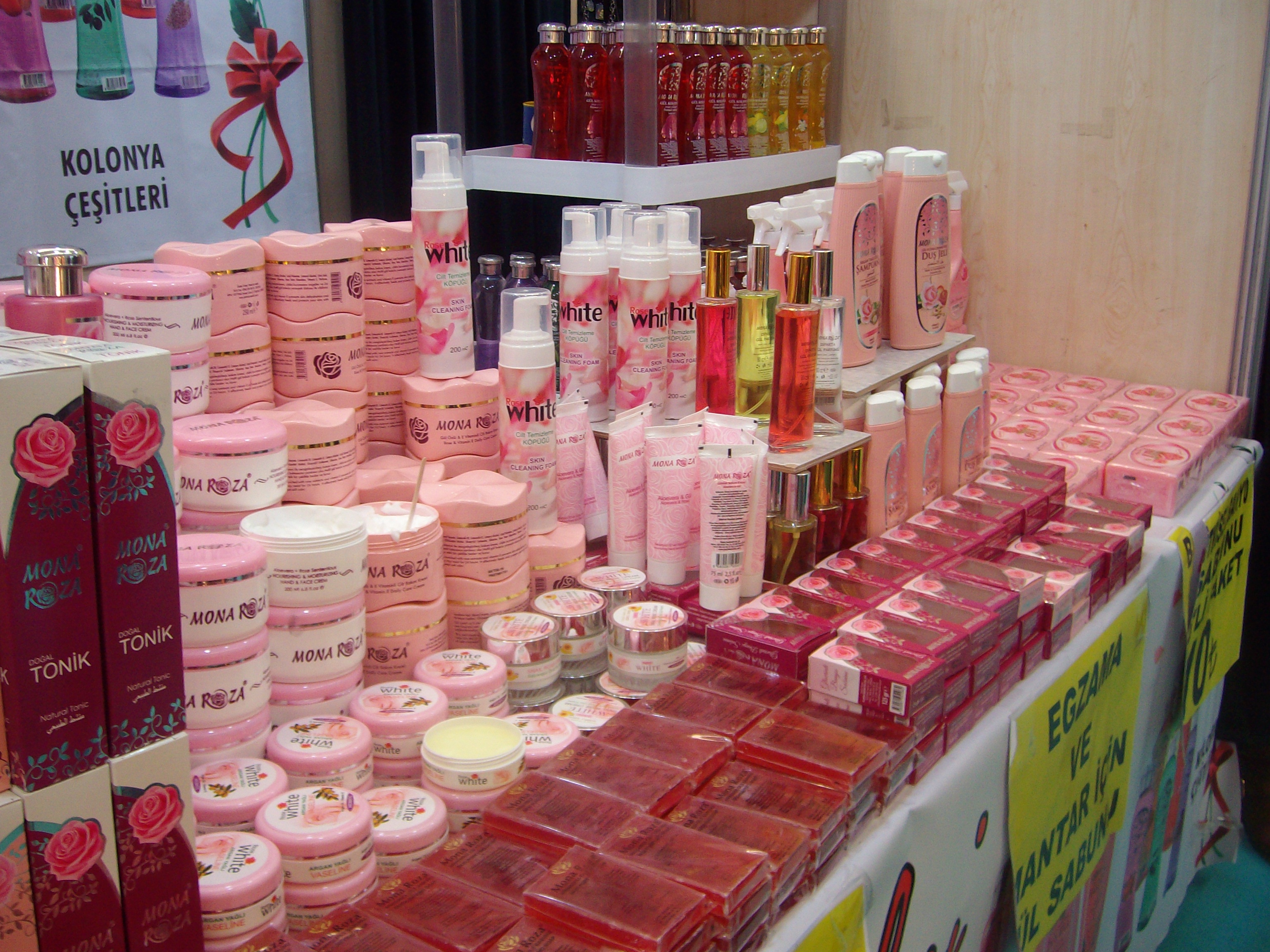 Стенд Спарты, изделия из роз