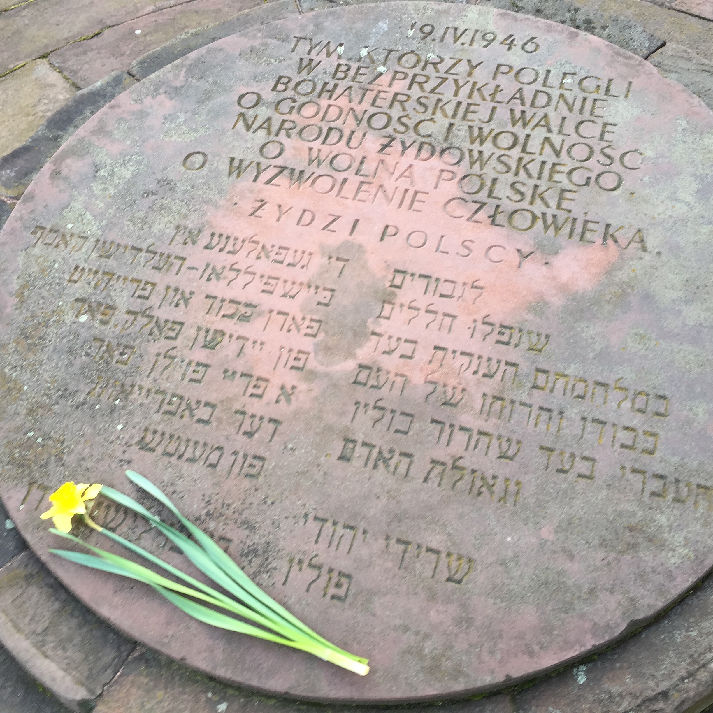 Warsaw: the first commemration to the heroes of the Ghetto