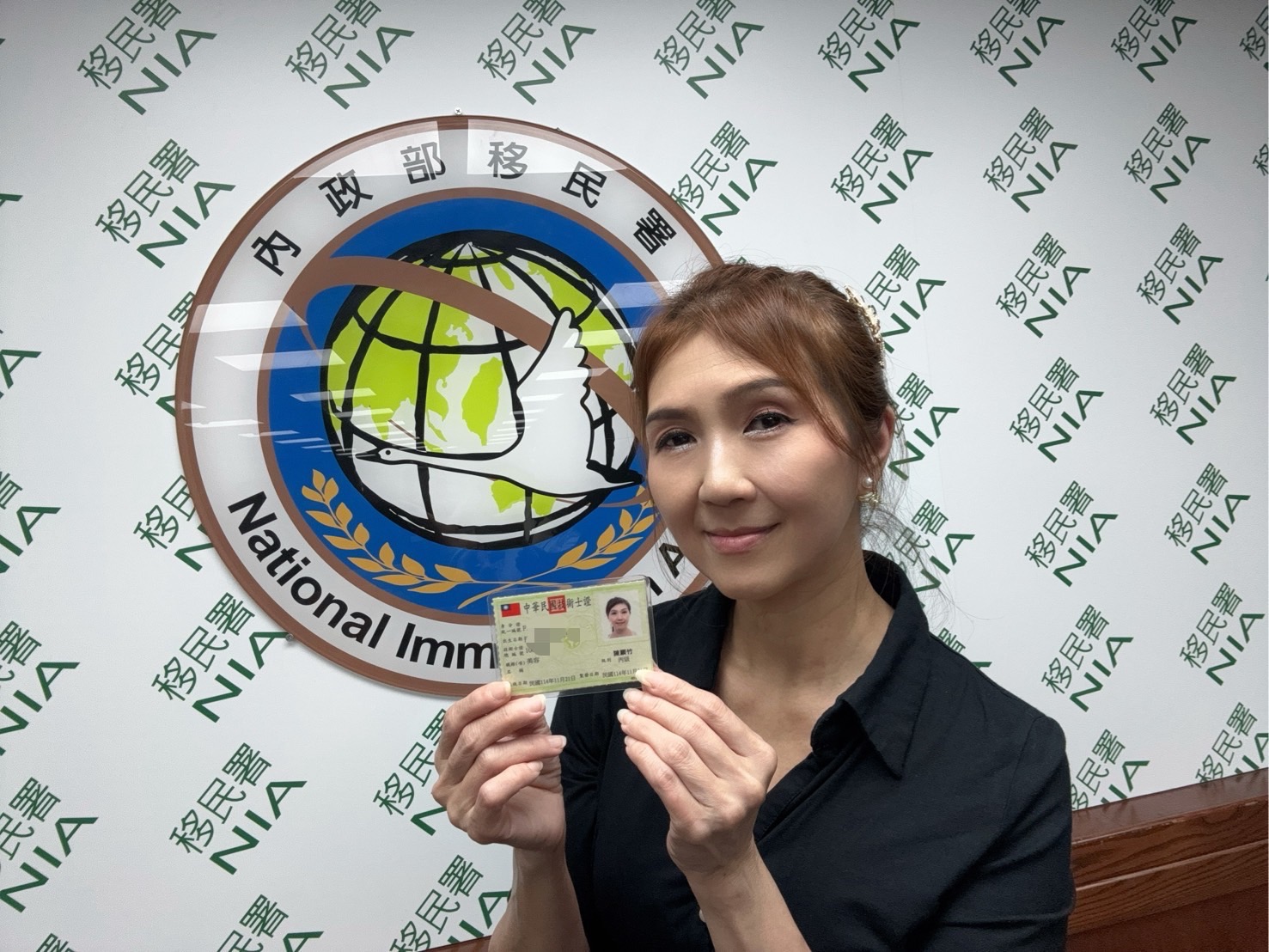 善用培力資源考取美容證照　印尼新住民獲移民署獎勵金肯定