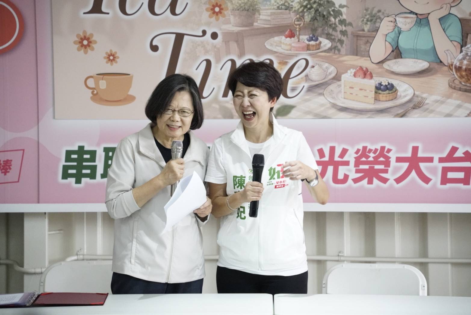 小英總統開箱陳亭妃競選總部　盛讚美感十足