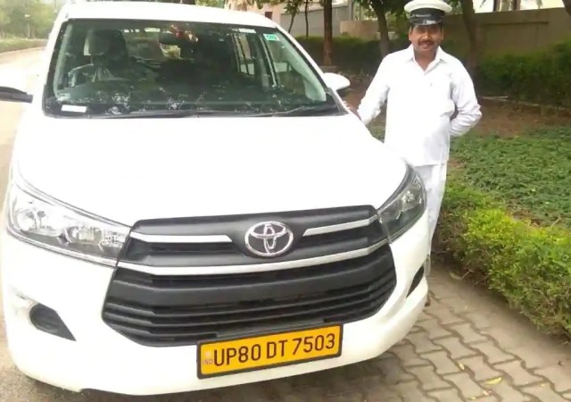 Innova Car with Driver for Taj Mahal trip photo