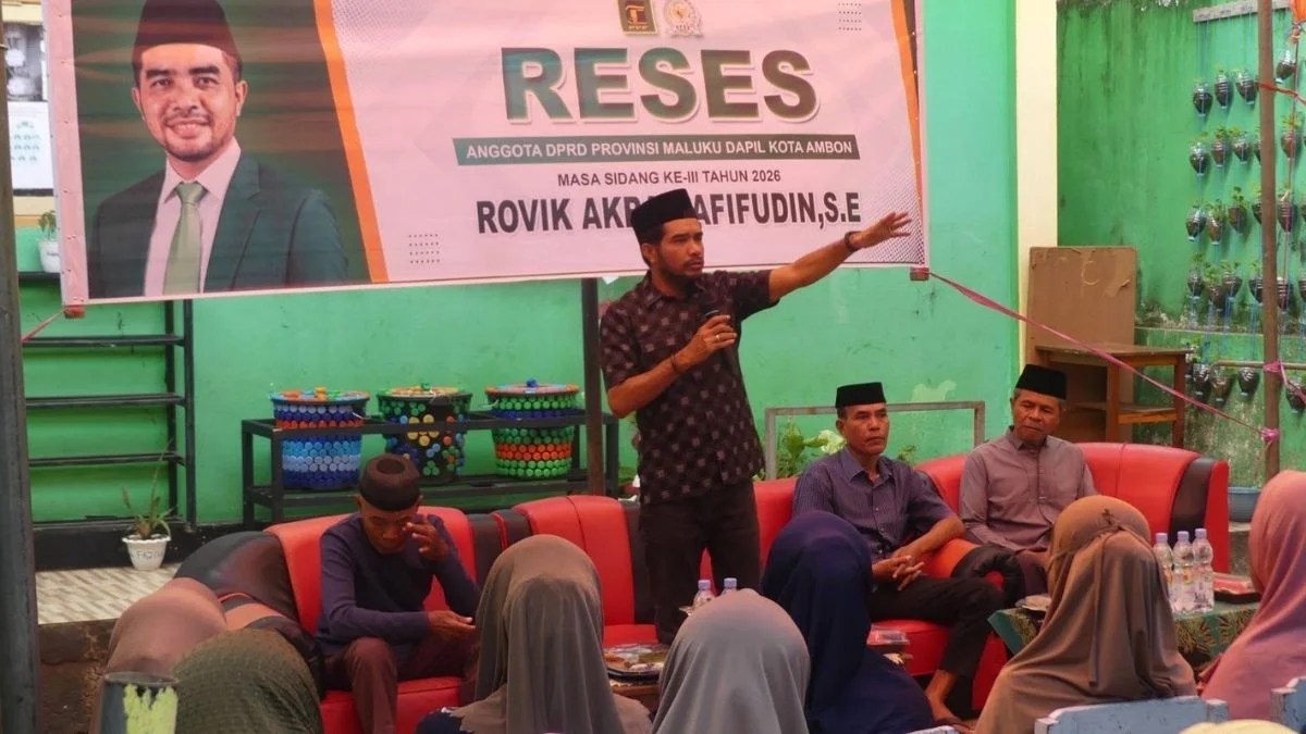 Terima Keluhan Warga, Rovik Akbar Afifuddin Siap Kolaborasi dengan Pemkot Perbaiki Jalan Rusak di Taeno Atas