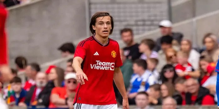 MU Digosipkan Ingin Pulangkan Alvaro Carreras, Begini Kata Erik Ten Hag