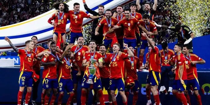 Timnas Spanyol Juarai EURO Dan Bungkam Timnas Inggris Dengan Skor 2- 1
