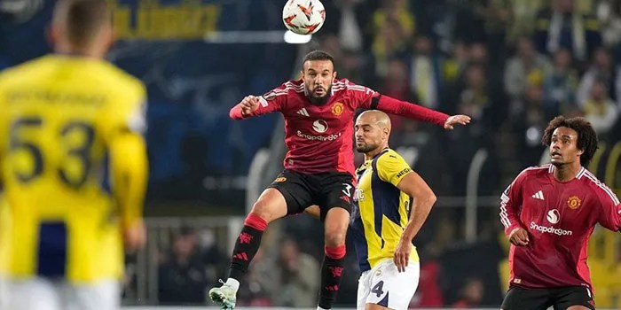 MU Gagal Menang Lawan Fenerbahce, Paul Scholes Menyalahkan Diogo Dalot