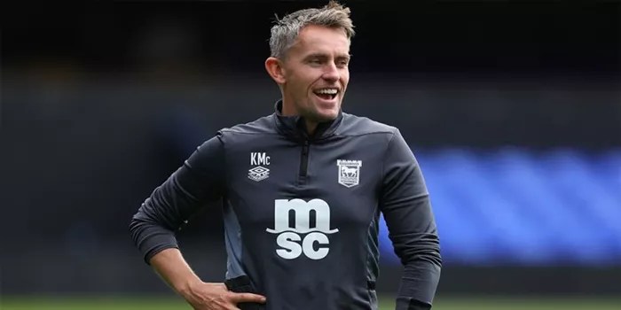 Pelatih Ipswich McKenna Mengecam Phillips sebagai “Omong Kosong”