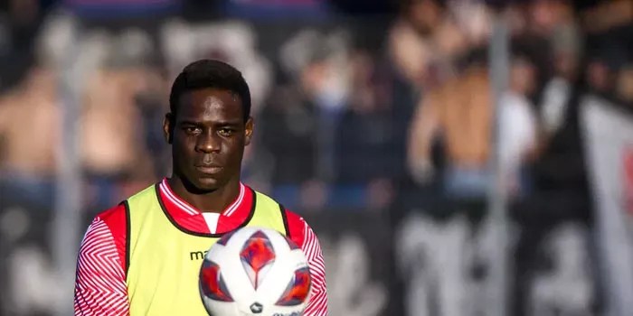 Mario Balotelli Resmi Gabung Club Genoa: Harapan Baru untuk Karir yang Cemerlang