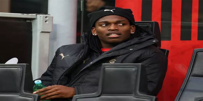 Rafael Leao Hanya Duduk di Bangku Cadangan, Ada Apa?