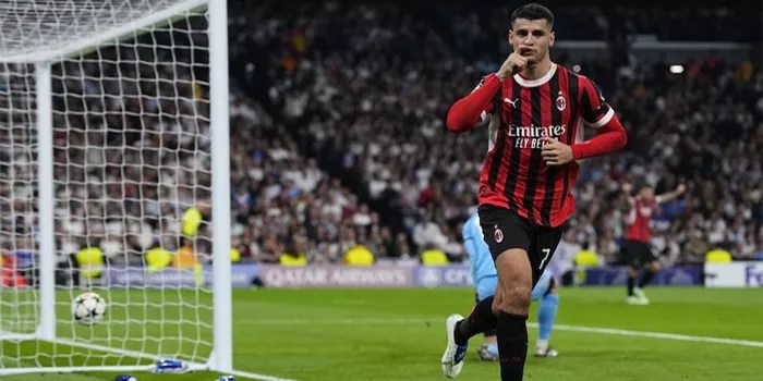 Alvaro Morata Alami Benturan Kepala Hingga Dilarikan ke Rumah Sakit