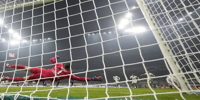 Pakar Perwasitan Serie A Tanggapi Kontroversi Penalti Inter vs Napoli