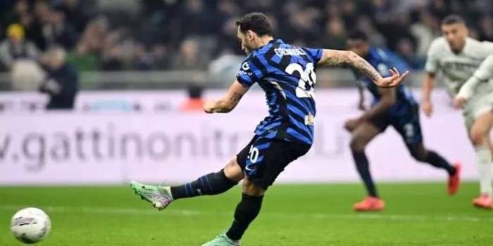 Inter Dan Napoli Imbang: Calhanoglu Gagal Eksekusi Penalti
