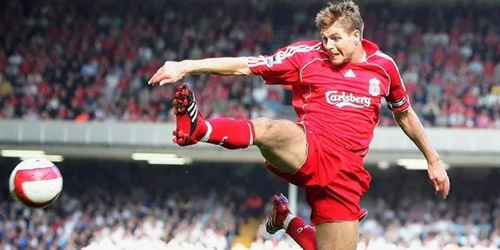 Legenda Liverpool: Steven Gerrard Sang Predator Lini Tengah