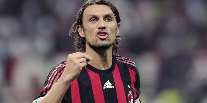 Paolo Maldini Dengan Ketangguhan Nya Di Lini Belakang AC Milan