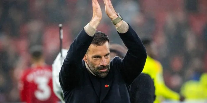 Ruud van Nistelrooy Kandidat Kuat Asuh Leicester City