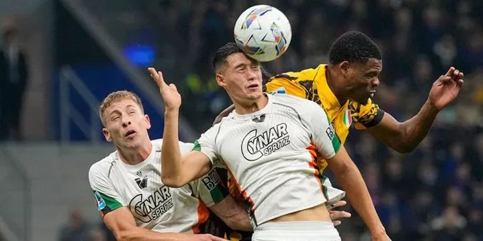 Nasib Pelatih Eusebio Di Francesco di Tangan Klub Jay Idzes