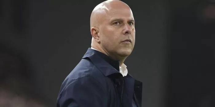 Arne Slot Memuji Pep Guardiola Sebagai Pelatih Terbaik Dunia