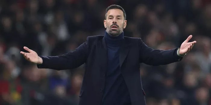 Ruud van Nistelrooy Sedih Karena Harus Tinggalkan MU