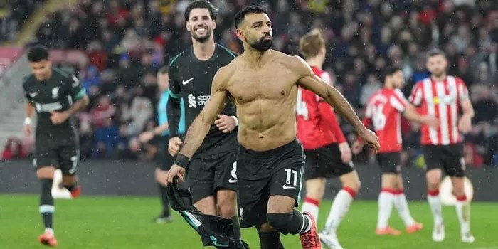 PSG Tegaskan Tak Ada Rencana Bajak Mohamed Salah dari Liverpool