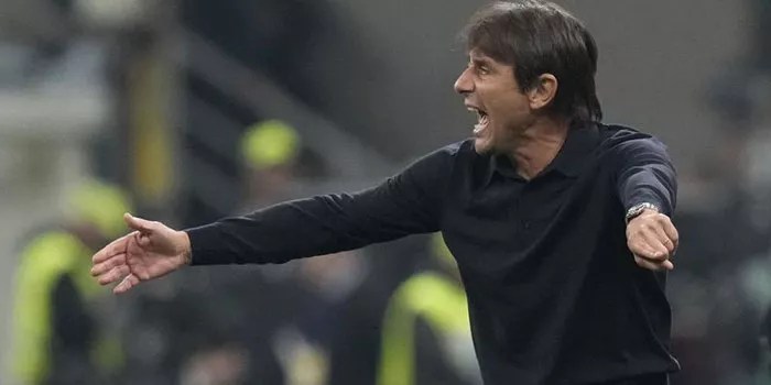 Antonio Conte Memimpin Latihan Napoli Dua Kali di Malam Natal!