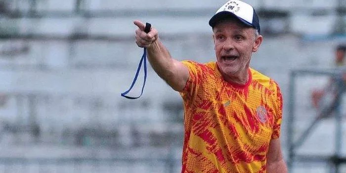 Arema FC Terima Tawaran Banyak Pelatih Usai Pemecatan Joel Cornelli!