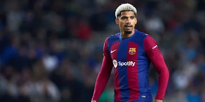 Tak Berguna di Barcelona, Ronald Araujo Jadi Rebutan Juventus dan Arsenal