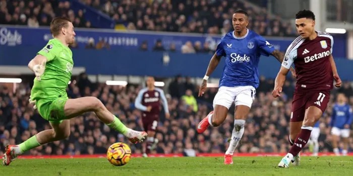 Gol Ollie Watkins Gagalkan Kembalinya David Moyes saat Everton Kembali Kalah