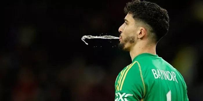 Pertarungan Kiper Utama Manchester United Onana dan Bayindir!