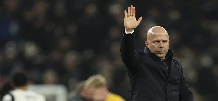 Arne Slot Menunggu Hukuman Larangan Bermain Setelah Drama Everton