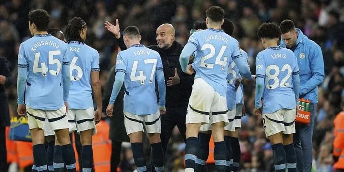 Manchester City: Ketidaknyamanan Bek di Era Baru