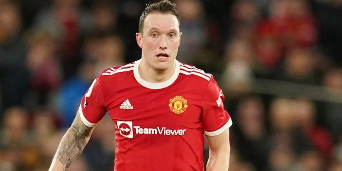 Kisah Sedih Phil Jones di Grup WhatsApp MU: Dicuekin