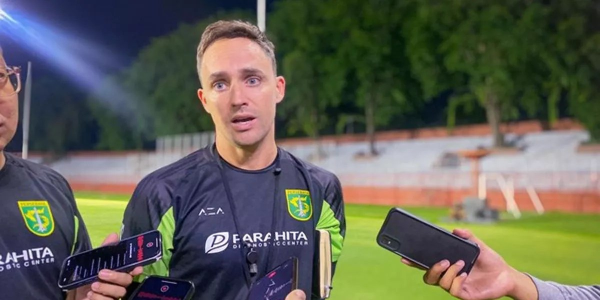 Pelatih Persebaya Berikan Pesan Kepada Ernando yang Berjuang di Timnas